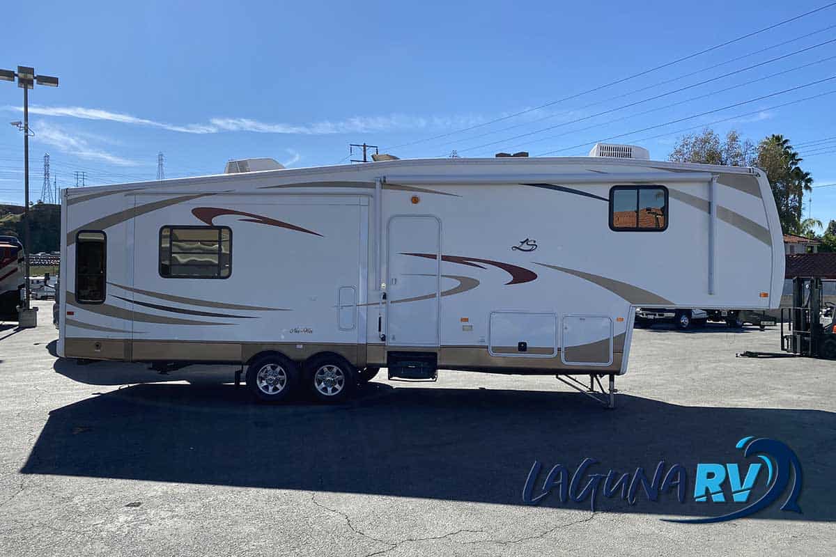 2012 NuWa Hitchhiker LS 31.5FKRL Laguna RV
