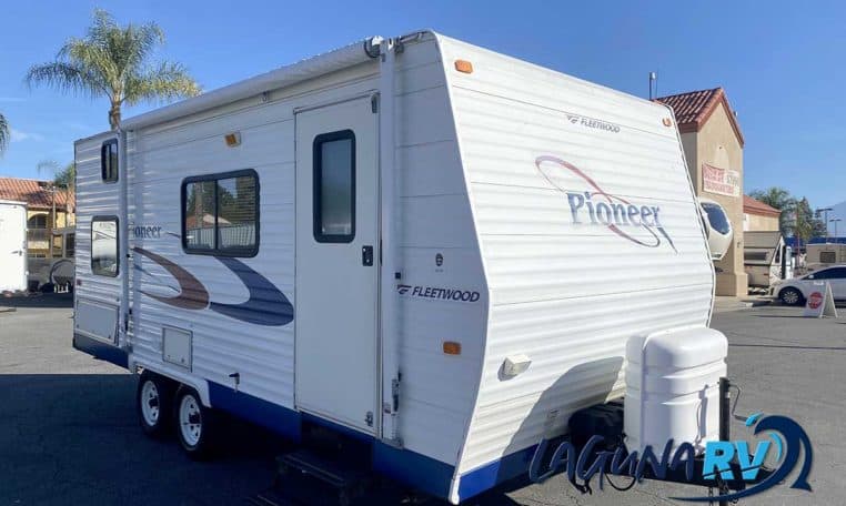 2005 pioneer travel trailer for sale