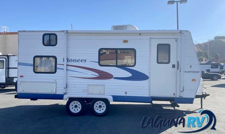 2005 pioneer travel trailer for sale