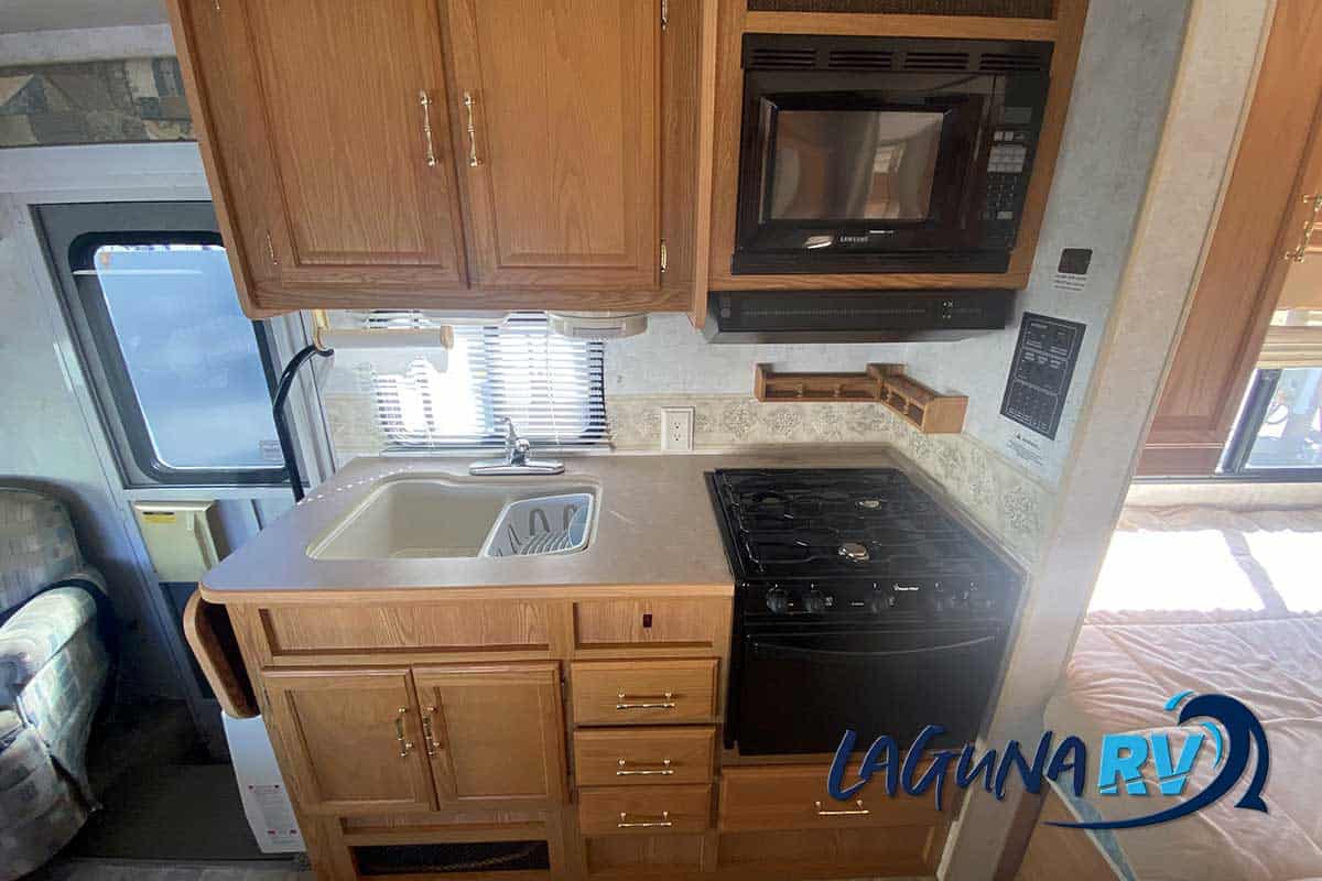 2005 Winnebago Minnie Class C RV for sale | Laguna RV in Colton CA