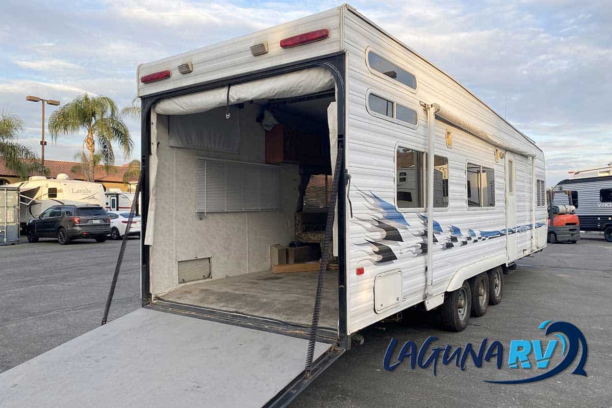 2005 Weekend Warrior toy hauler for sale Laguna RV in Colton CA