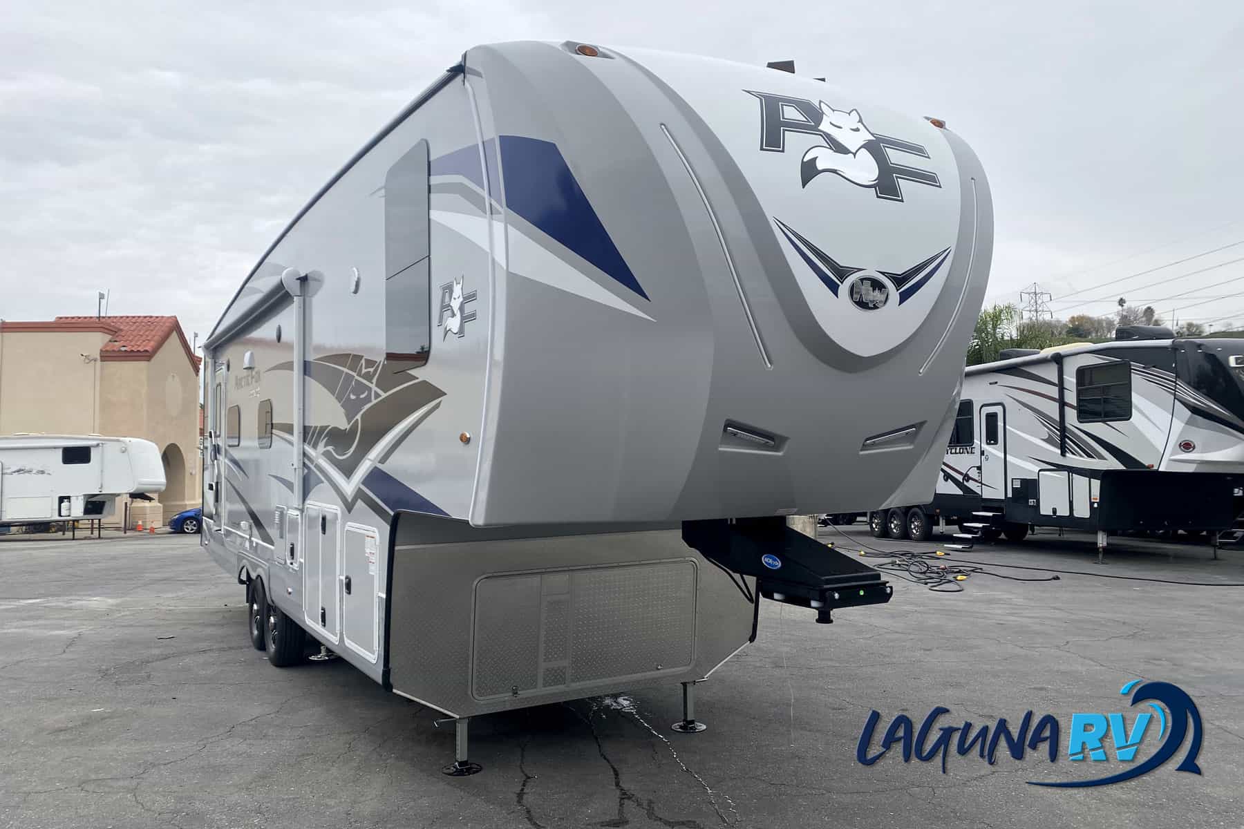 arctic fox 5th wheel models Arctic fox 5th wheel rv outside victoria ...